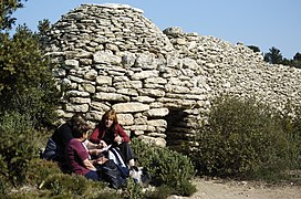 Cabane à Salon-de-Provence (Bouches-du-Rhône).