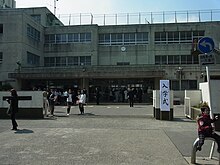 田無小学校の入学式当日の正門（2012年4月撮影）