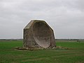 4,5 Meter hohes Hohlspiegelmikrofon aus Beton bei Kilnsea Grange, East Yorkshire, Großbritannien. Vor der Öffnung ist das Rohr zur Befestigung des Mikrofons zu erkennen.