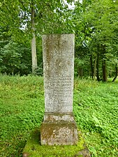 Gedenkstein für Graf Udo zu Stolberg-Wernigerode (1840–1910) im Garten von Schloss Dönhofstädt