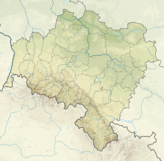 Mapa konturowa województwa dolnośląskiego, blisko centrum po prawej na dole znajduje się punkt z opisem „źródło”, natomiast blisko centrum na prawo u góry znajduje się punkt z opisem „ujście”