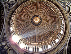 Interior de la cúpula de San Pedro del Vaticano