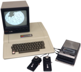 Apple II。1977年6月10日発売[11]。