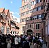 Böttcherstraße, Besucher vor dem Glockenspiel