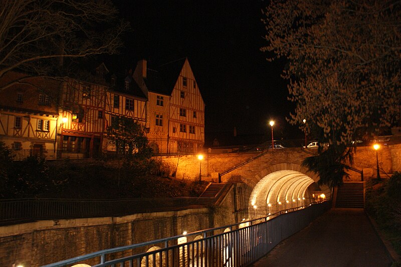 File:Coeur du Tunnel du Mans.JPG