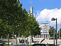 Vue de l’hôtel de ville de Brest et du monument aux morts fermant la nouvelle rue de Siam (cliché de 2005)