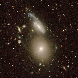 NGC 546 (boven) en NGC 544