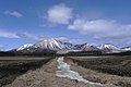 然別火山群の山々、中央左の大きな山体が東ヌプカウシヌプリ