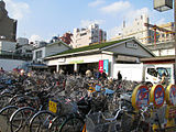 駅ビル建設のため2009年に解体された旧駅舎（2007年12月）