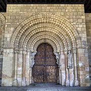 Portada sur de la basílica de San Vicente de Ávila