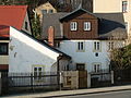 Wohnhaus mit Anbau und Einfriedung