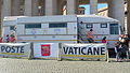 Iveco 370 delle Poste Vaticane utilizzato come ufficio mobile in Piazza San Pietro.