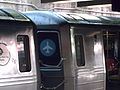 R68型列車（英语：R68 (New York City Subway car)）服務富蘭克林大道接駁線的JFK特快標誌