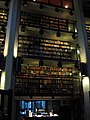 Boonste rakkebinne die Thomas Fisher Rare Book Library by die Universiteit van Toronto, soos gesien vanaf die leeskamer