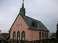 Methodistische Kirche mit Einfriedungspeilern des Grundstücks