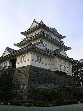 Een toren van het hedendaagse kasteel Odawara