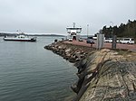 M/S Doppingen (till vänster) vid Brändö i Åland, 2014