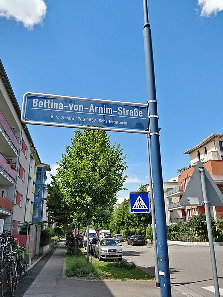 File:BettinaVonArnimStraße 240522.jpg