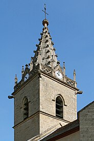 Clocher enjolivé de « soufflets » (fleurs du gothique flamboyant).