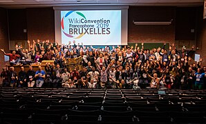 Fotografie a grupului participanților la WikiConvenția francofonă, WikiConvention francophone din Bruxelles 2019.