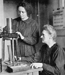 Irène et Marie Curie en 1925