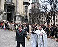 Pemberkatan di sebuah gereja Katolik di Lvov.