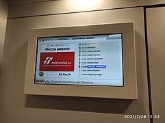 Un display interno del treno che mostra il percorso effettuato e quello rimanente.