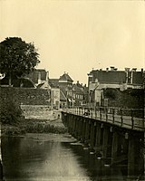 Restanten van de Buiten-Apoort na de sloop gezien vanaf de Apoortenbrug, vlak voor deze door een dam werd vervangen (Von Kolkow?, 1874)