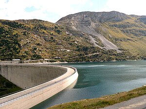 Staumauer des Lago di Lei