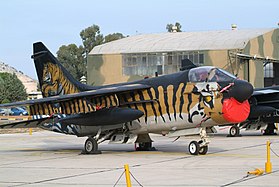 Un Corsair II de la base d'Áraxos en 2008 aux couleurs de la NATO Tiger Association.