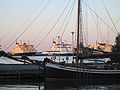 English: Sailing boat and icebreakers as seen from Pohjoisranta Suomi: Veneitä ja jäänmurtajia Pohjoisrannasta nähden