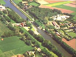 Sluis 15 in de Zuid-Willemsvaart; de aansluiting op het Kanaal Wessem-Nederweert (foto: Rijkswaterstaat)