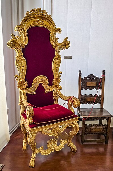 File:Bishop's chair, 17th century.jpg