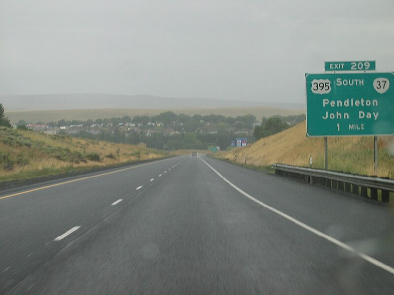 File:Exit 209 Pendleton OR.jpg