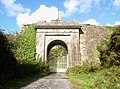 Le portail monumental de l'entrée du fort de Lanvéoc (ce portail date de la période 1876-1880)