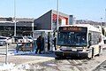 2014 Nova LFS-bus aan de Avalon Mall (2021)