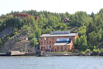 Telegrafberget, 2013. Oljecisterna uppe på bergssluttningen revs 2016.