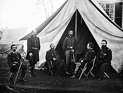 A Potomac hadsereg parancsnoka hadtestparancsnokai körében a virginiai Culpeper-nél 1863-ban. Balról: Gouverneur K. Warren, William H. French, George G. Meade, Henry J. Hunt, Andrew A. Humphreys, George Sykes.