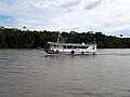 Transporte fluvial na baía de Guajará