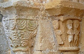 Chapiteaux du portail donnant accès au transept (chapelle de l'Épître).