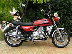 Une Suzuki RE5, diffusée à environ 7 000 exemplaires entre 1974 et 1976.