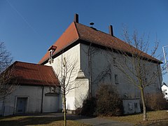 Schornsteinattrappen auf einem Hochbunker in Fürth dienen der Verkleidung von Mobilfunkantennen