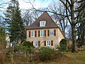 Einfamilienhaus mit Teilen der Gartengestaltung