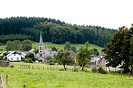 Uitzicht over Mogimont met de Petrus en Pauluskerk