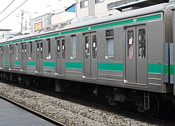 une voiture a 6 porte type SaHa 204 sur la Saikyo Line