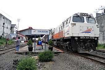 Lokomotif CC 206 di Stasiun Sukabumi