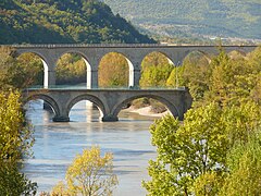 Pont routier et viaduc ferroviaire sur le Buëch.