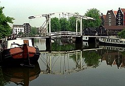 Sloterdijkerbrug, een houten ophaalbrug naar het Prinseneiland.