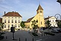 Place du Général Leclerc mit dem Hôtel de ville (Rathaus) und der Kirche Saint-Léger