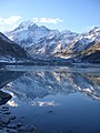 Mount Cook (Mount Cook bl-Ingliż; Aoraki jew Aorangi bil-Maori; u Aoraki/Mount Cook bħala l-isem uffiċjali tagħha) hija l-ogħla muntanja fi New Zealand, b'elevazzjoni ta' 3,764 m 'il fuq mil-livell tal-baħar. n. m. Hija quċċata ta' l-Alpi ta' New Zealand, firxa ta 'muntanji li tgħaddi tul il-kosta kollha tal-punent tal-Gżira tan-Nofsinhar ta' New Zealand. Diversi glaċieri, bħal Tasman u Hooker, imdendlin mill-għoljiet tiegħu.